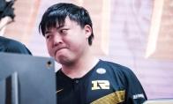 LOL RNG惨遭淘汰后UZI泪洒赛场